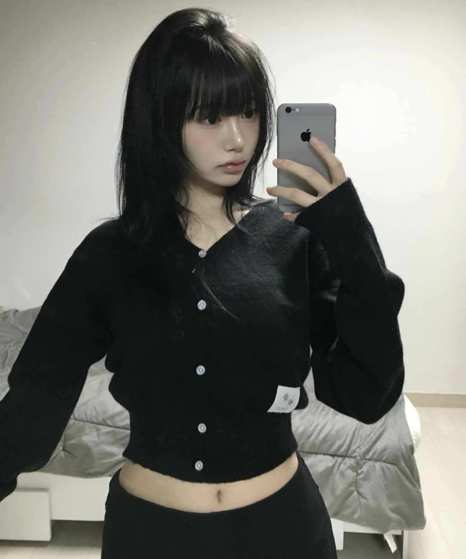 Laon V-neck Knit Cardigan (2 Colors)