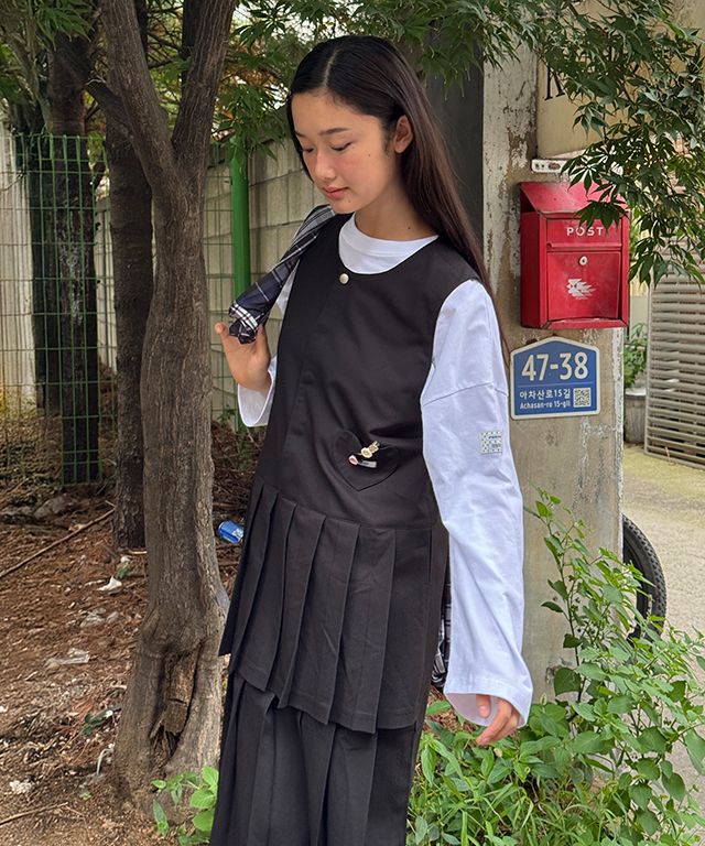 HEART POCKET HALF PLEATED DRESS BLACK