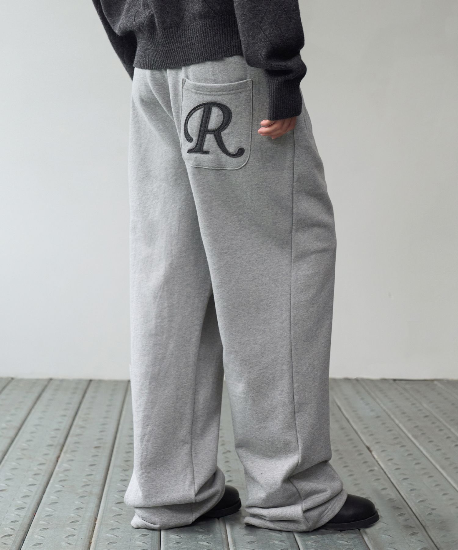 Applique R Pocket Jogger - Gray