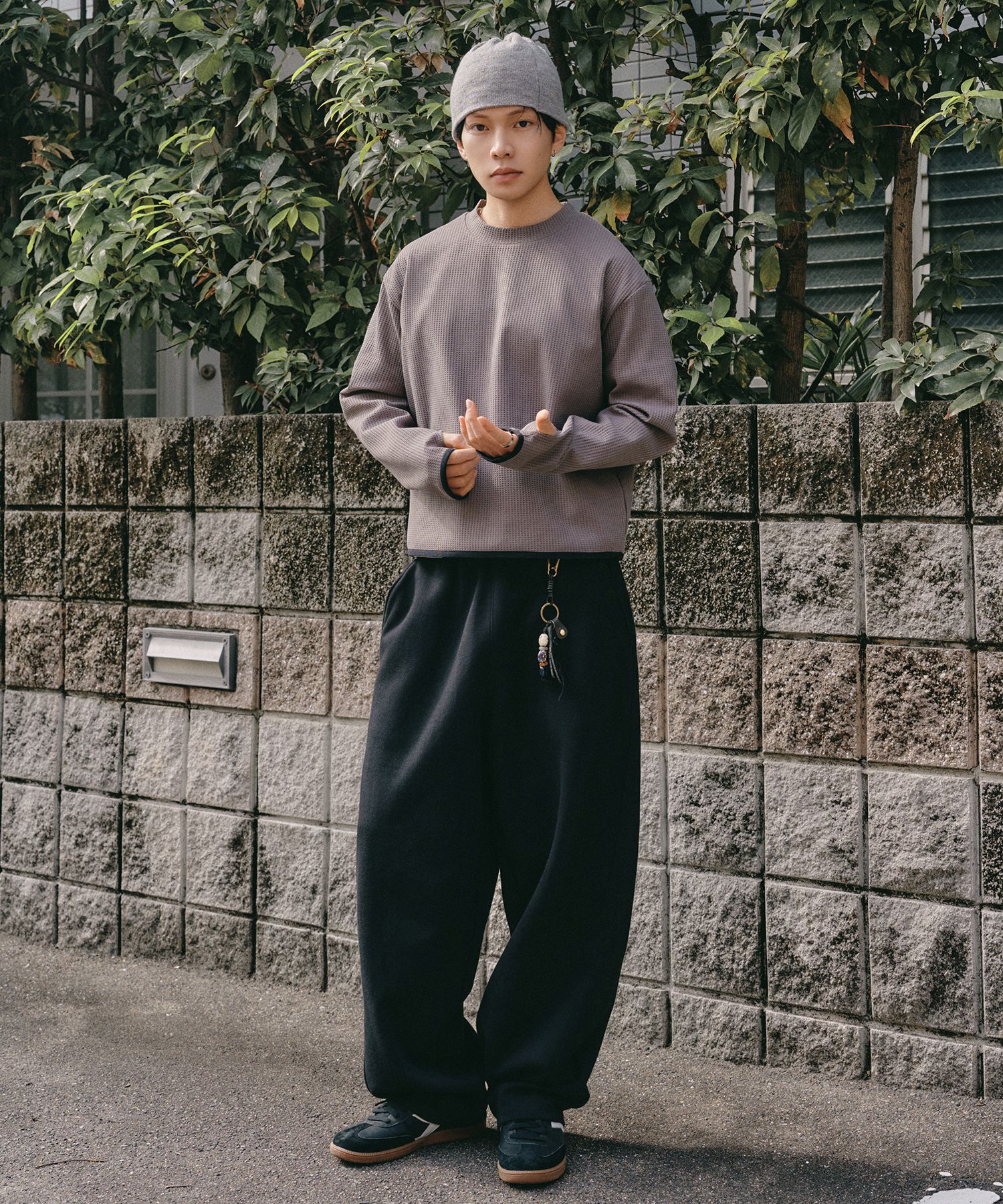 Curved Line Oversized Sweatpants [Black]
